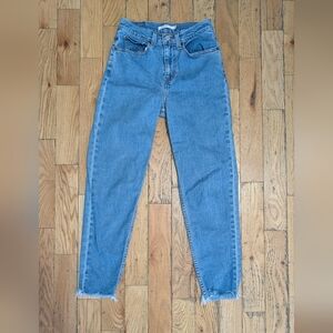 EUC levi's Mom Jeans Size 26 *F6
